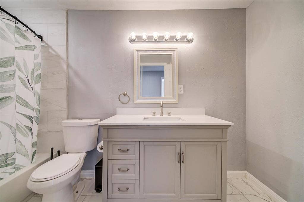 9 BR in Houston