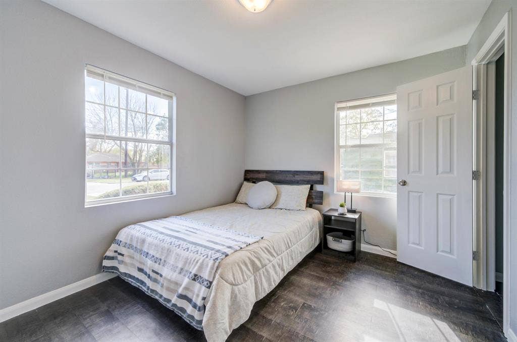 9 BR in Houston