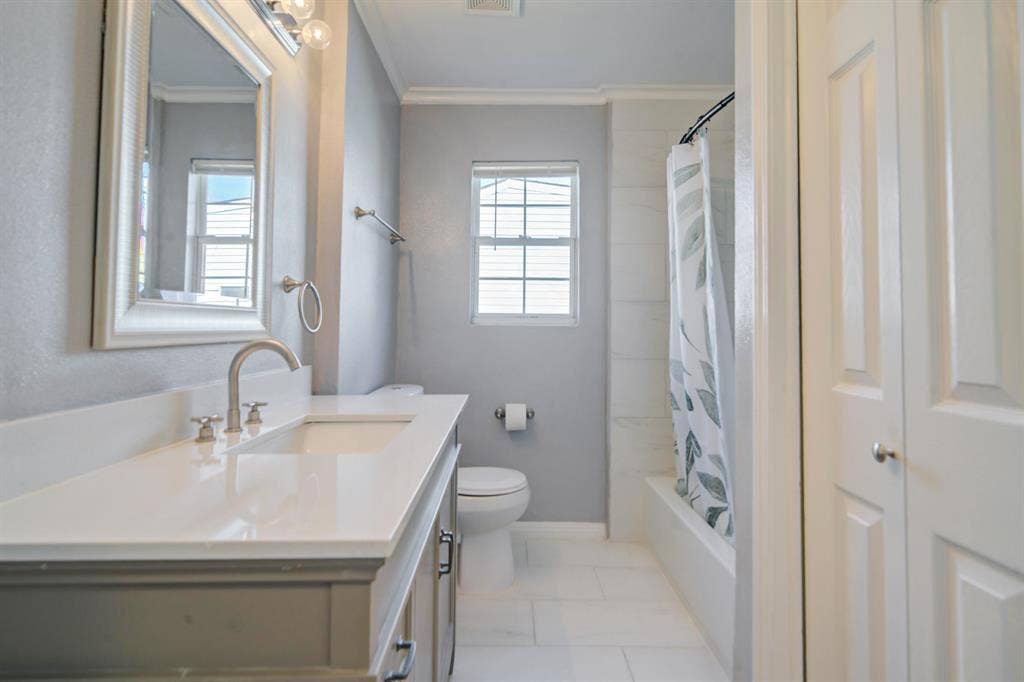 9 BR in Houston