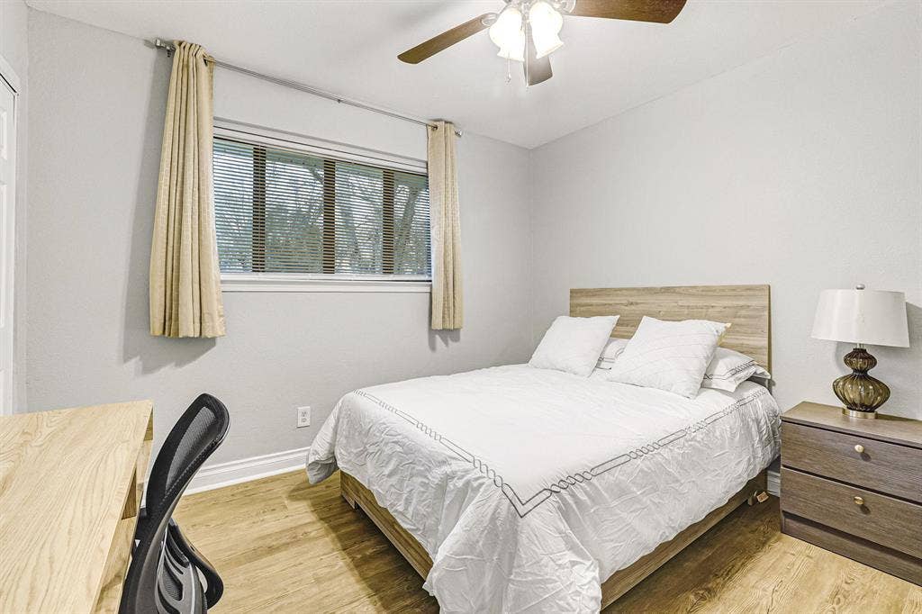 6 BR in Jacksonville