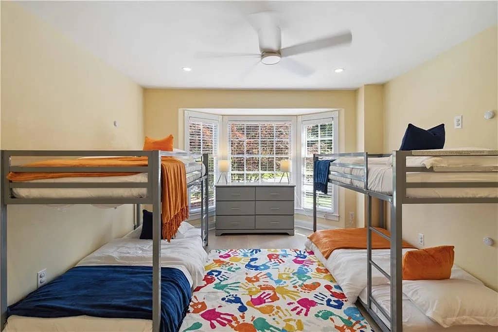 7 BR in Duluth