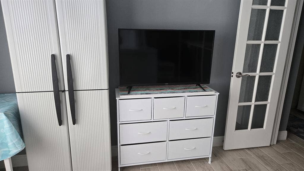 Room for rent  mthly