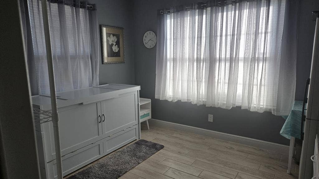 Room for rent  mthly