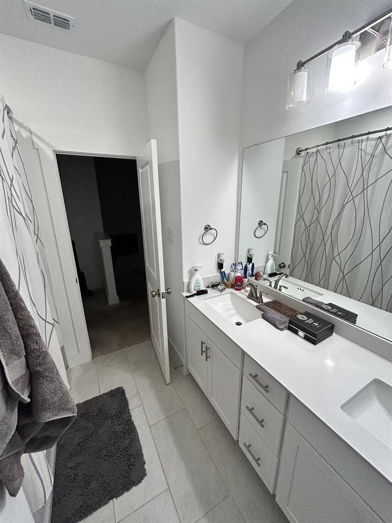 Private Bedroom Utilities included