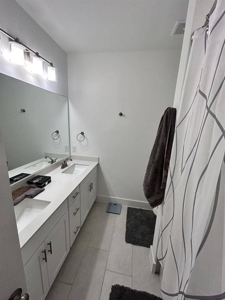 Private Bedroom Utilities included