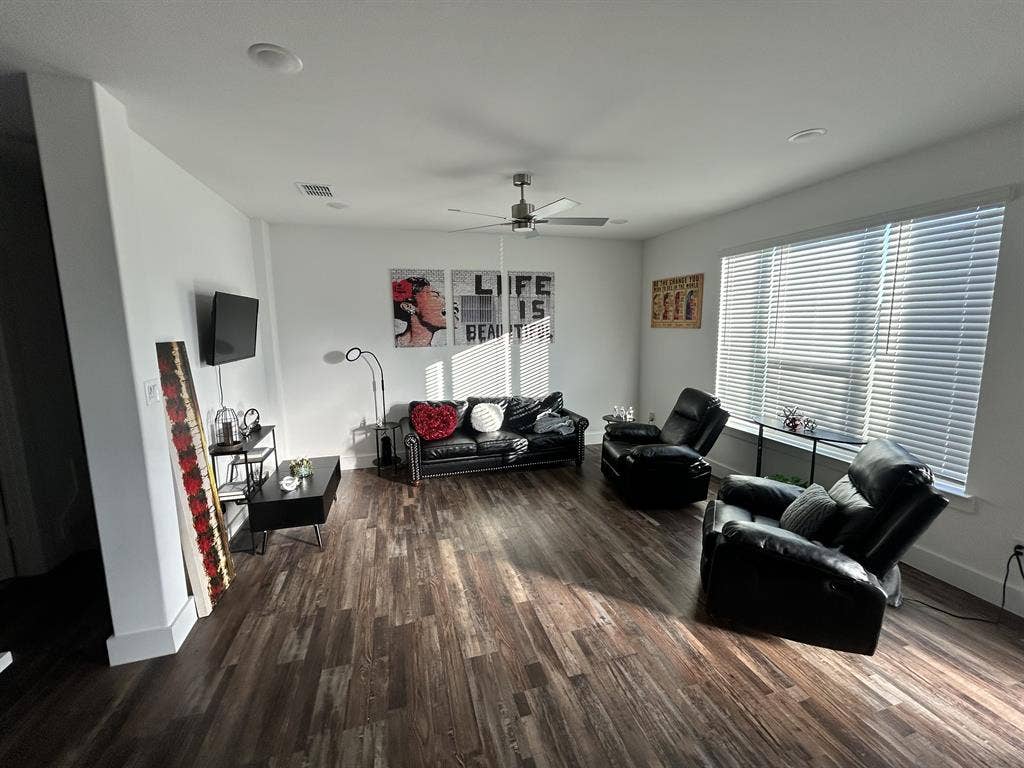 Private Bedroom Utilities included