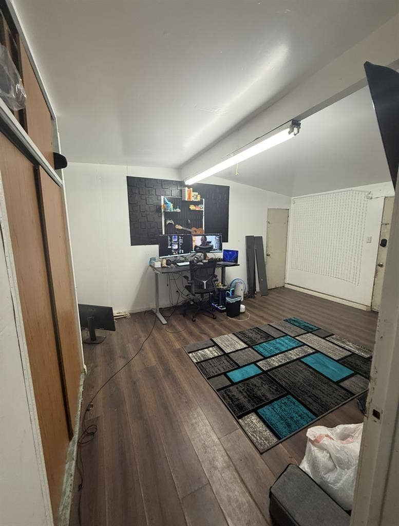 Private Two-Room with Private Entry