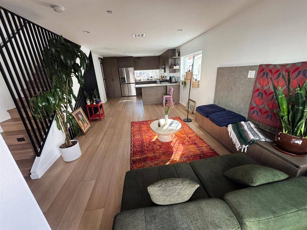 BA townhouse, two rooms avail