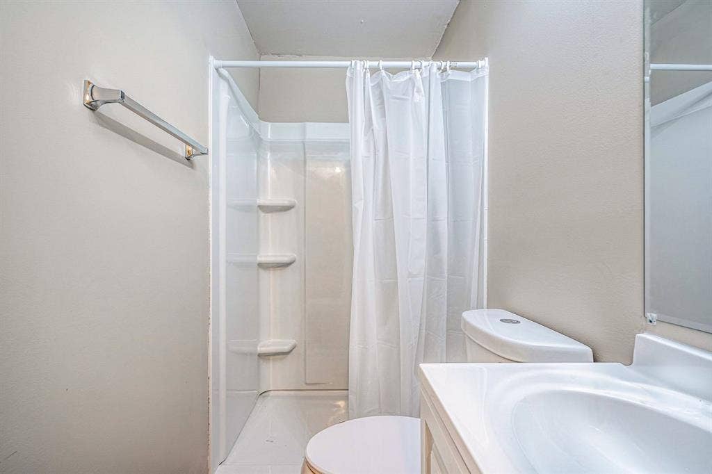 5 BR in Riverdale