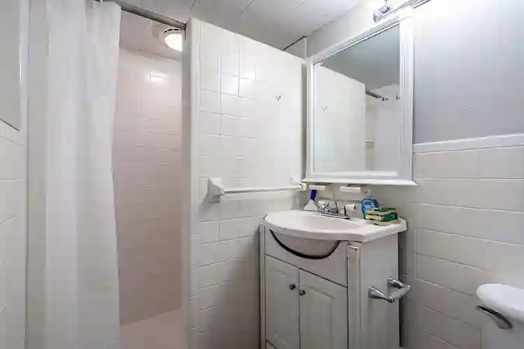 5 BR in Riverdale