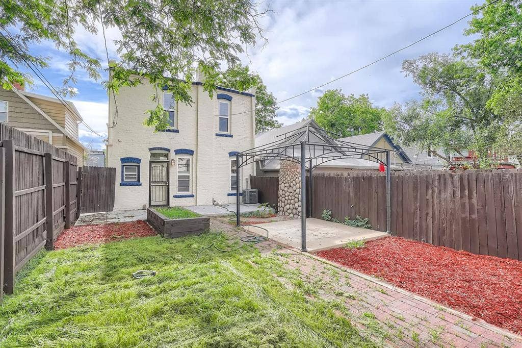 3 BR in Denver