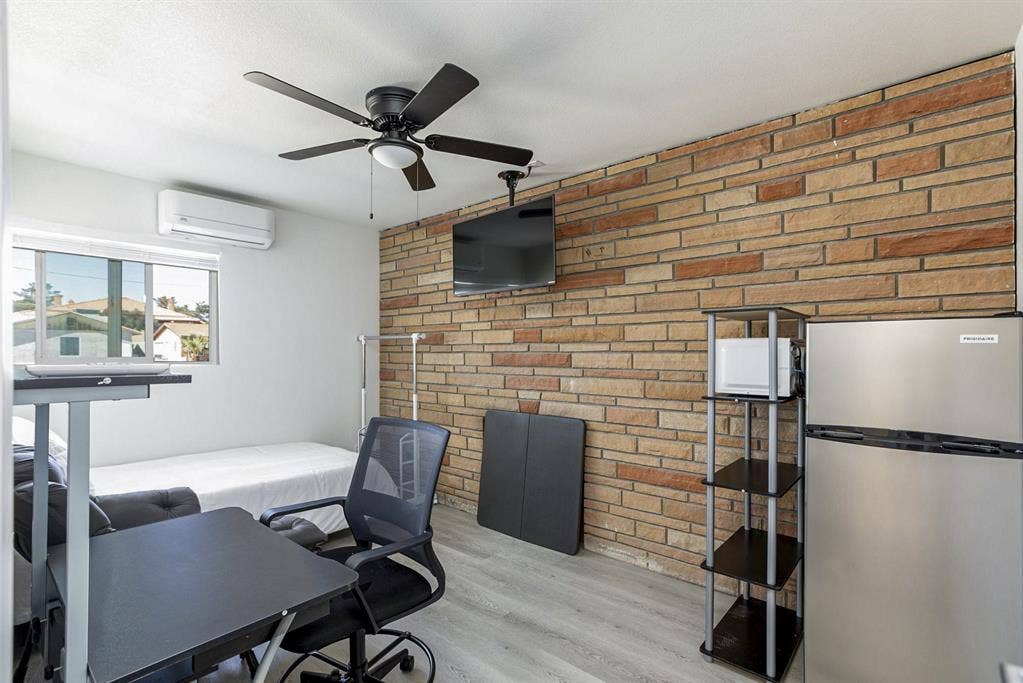 9 BR in Las Vegas