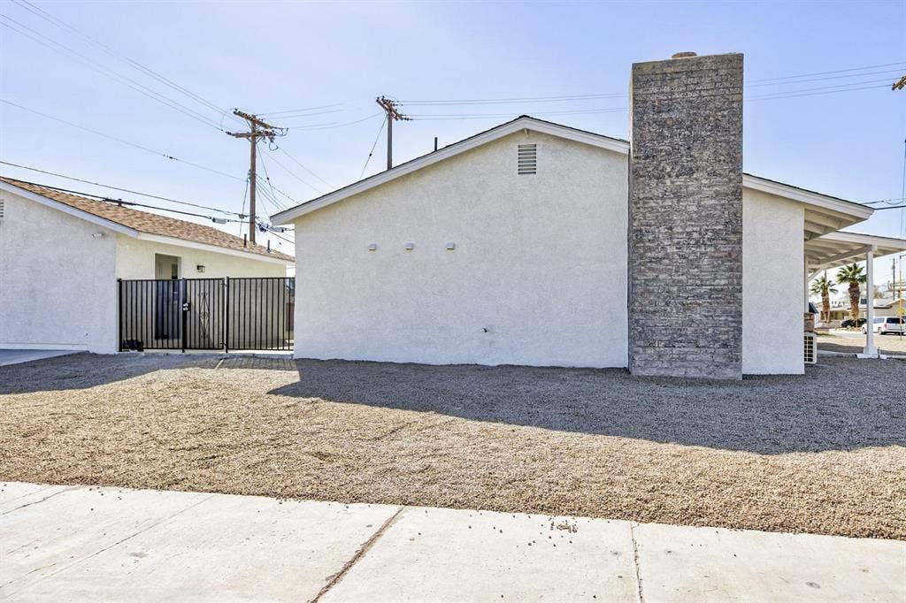 9 BR in Las Vegas