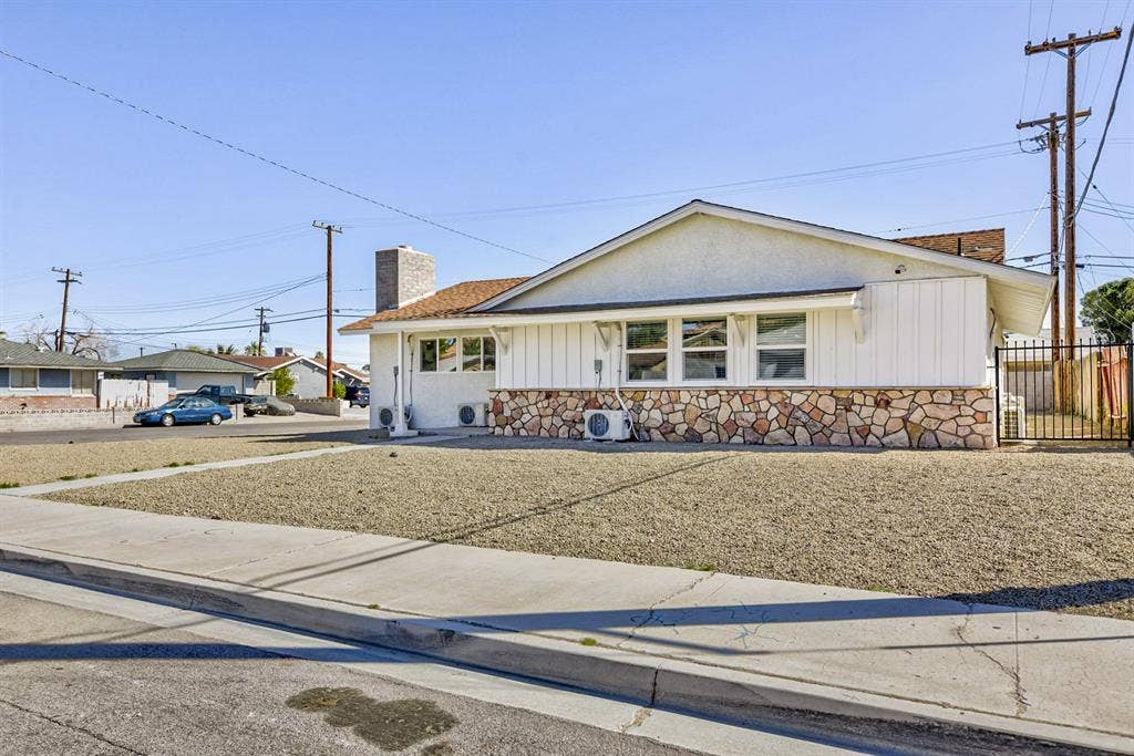 9 BR in Las Vegas
