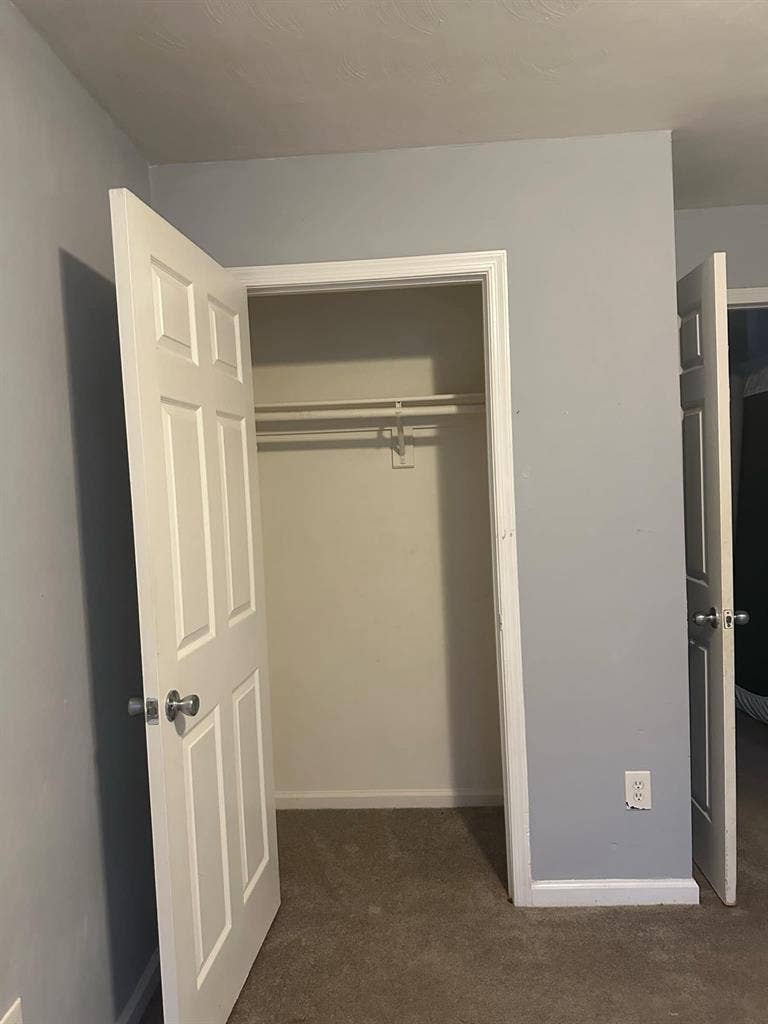 Looking for roommate