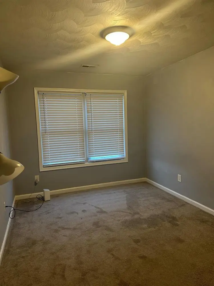 Looking for roommate