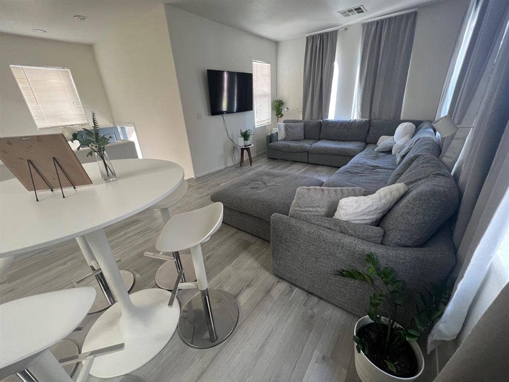 2 BR in Las Vegas