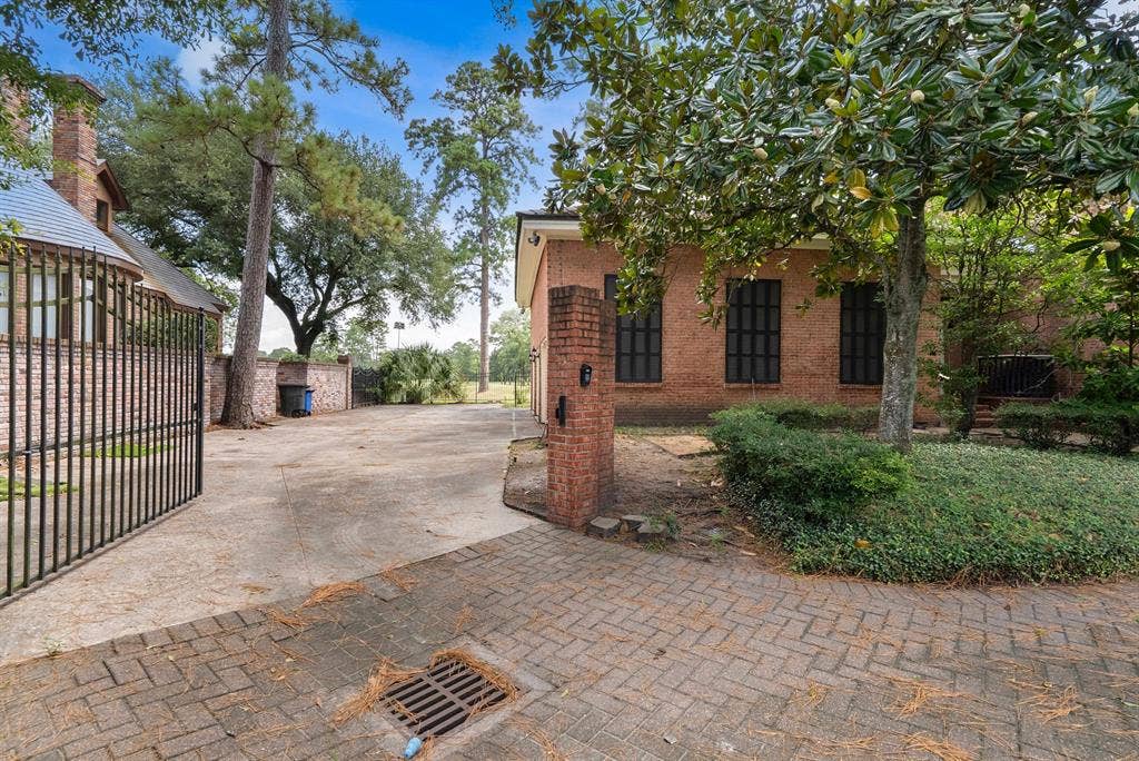 2 BR in Houston