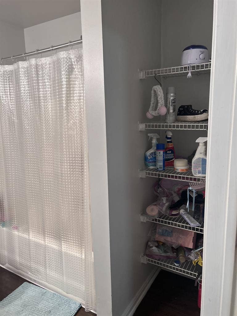 bath (female apartment)