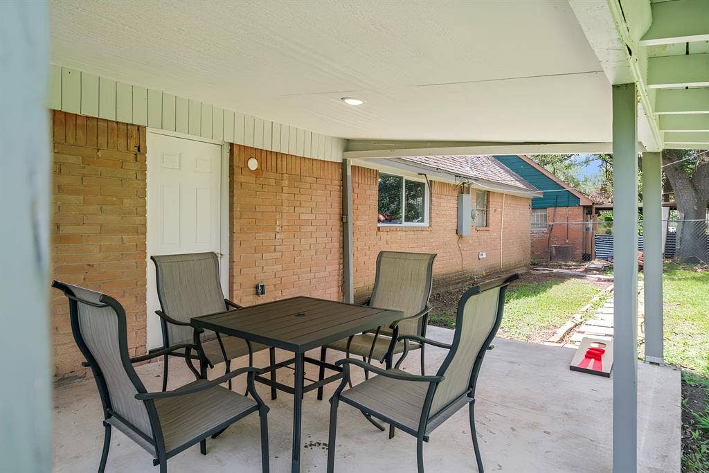 9 BR in Houston