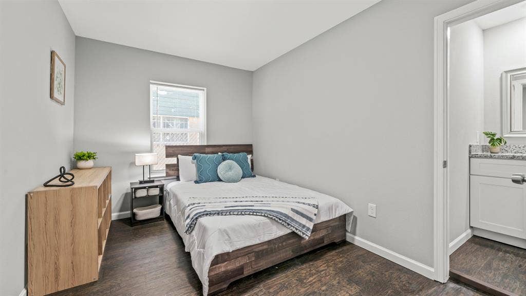 9 BR in Houston