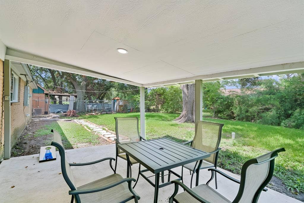 9 BR in Houston
