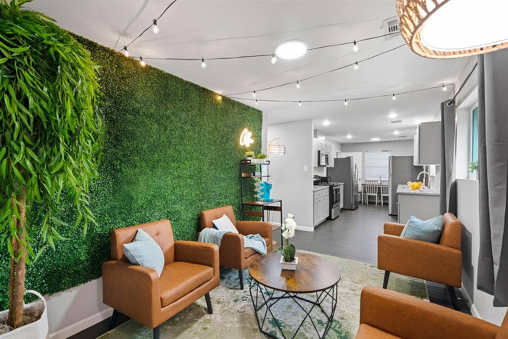 9 BR in Houston