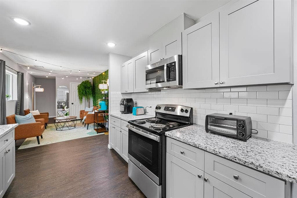 9 BR in Houston