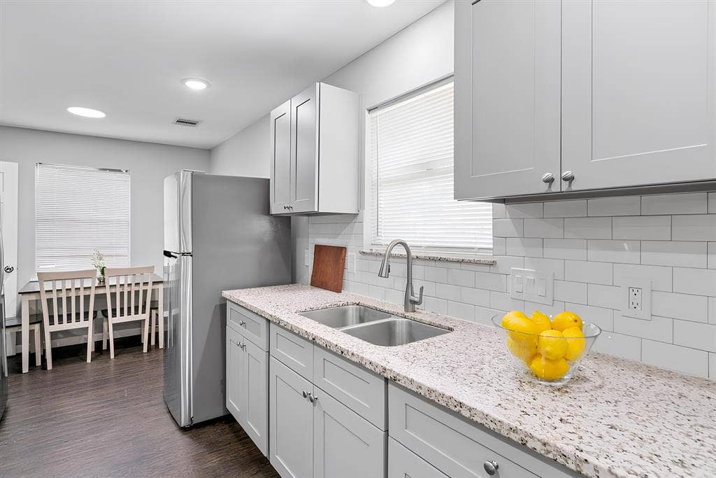 9 BR in Houston