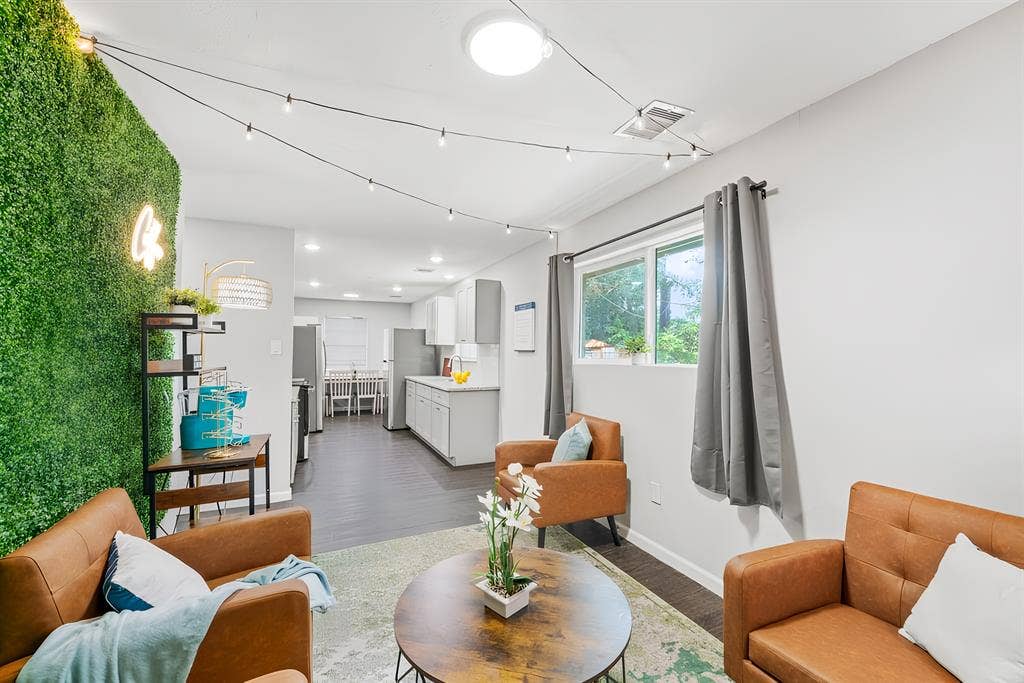 9 BR in Houston