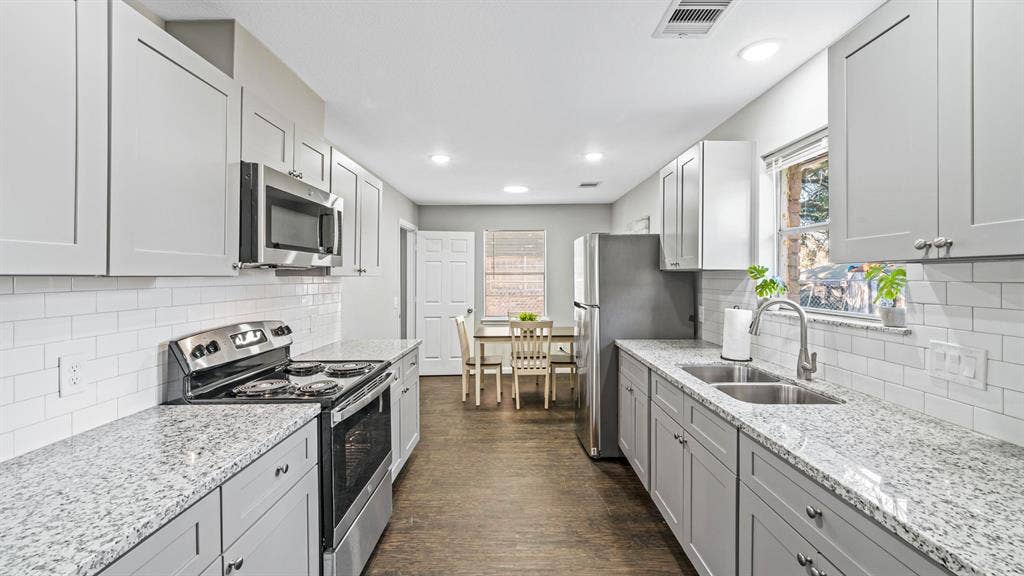 9 BR in Houston