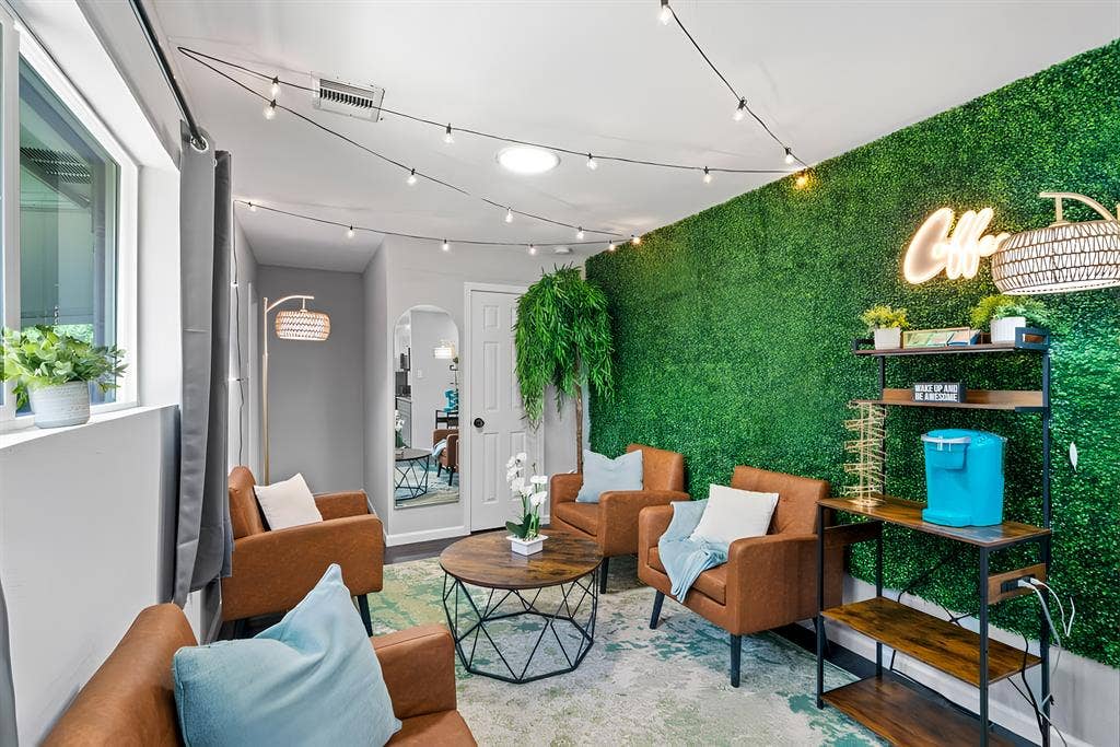 9 BR in Houston