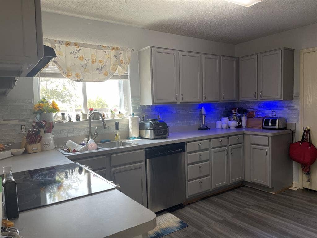 Cozy furnished room for rent!