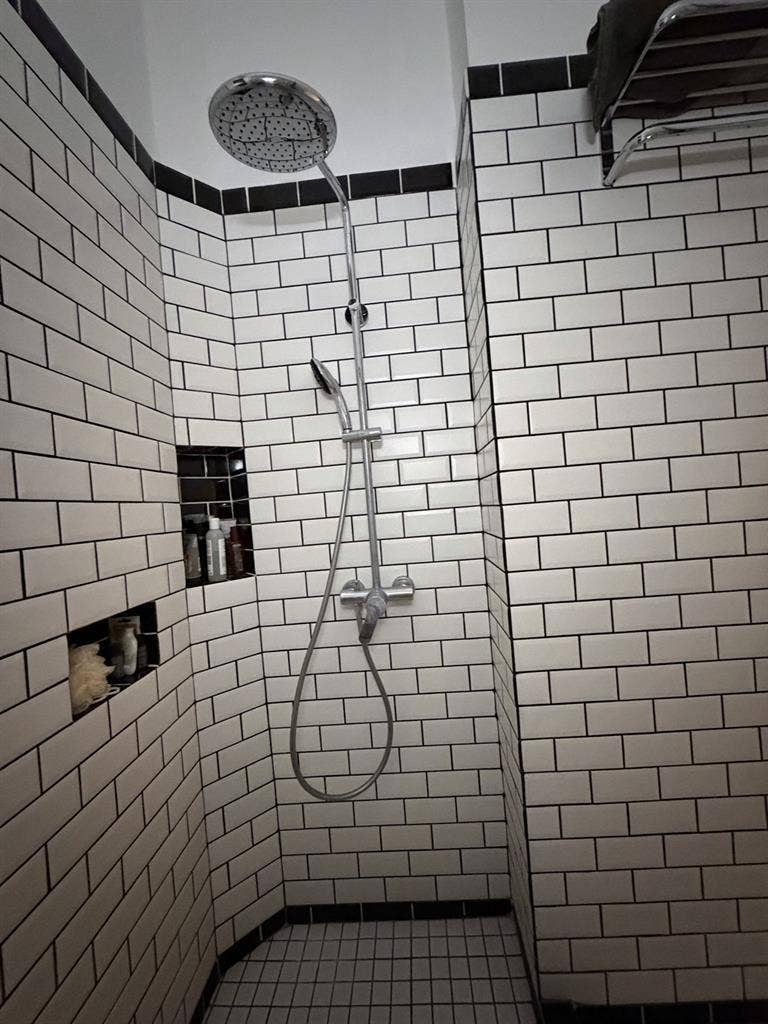 Room ready to go!Short long term!