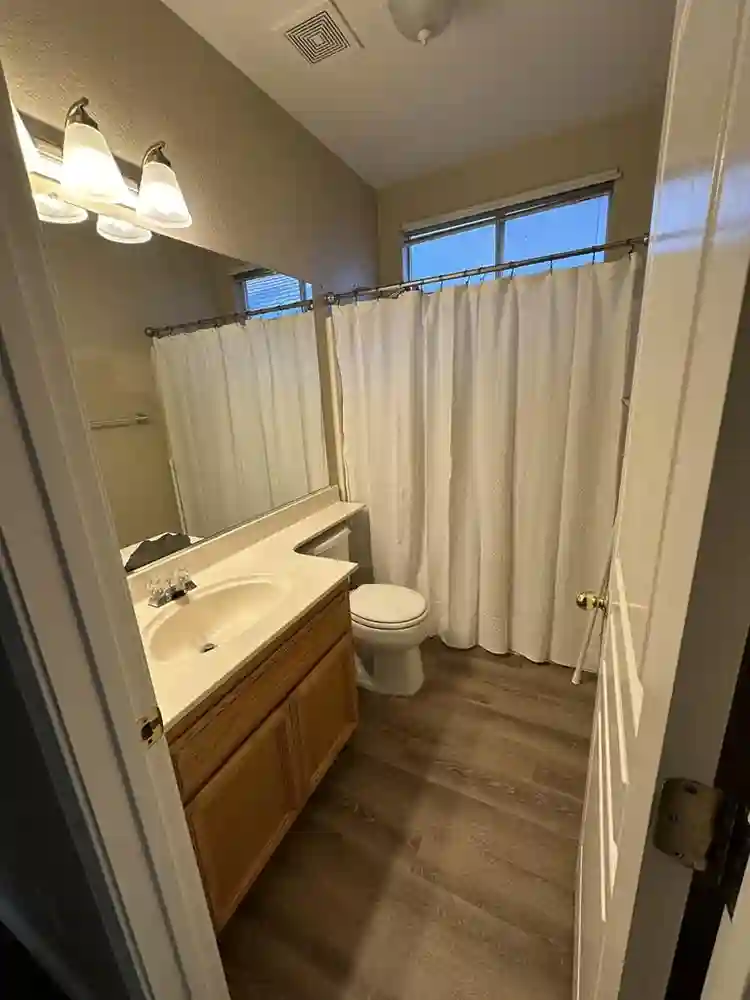 Room or house available in Natomas