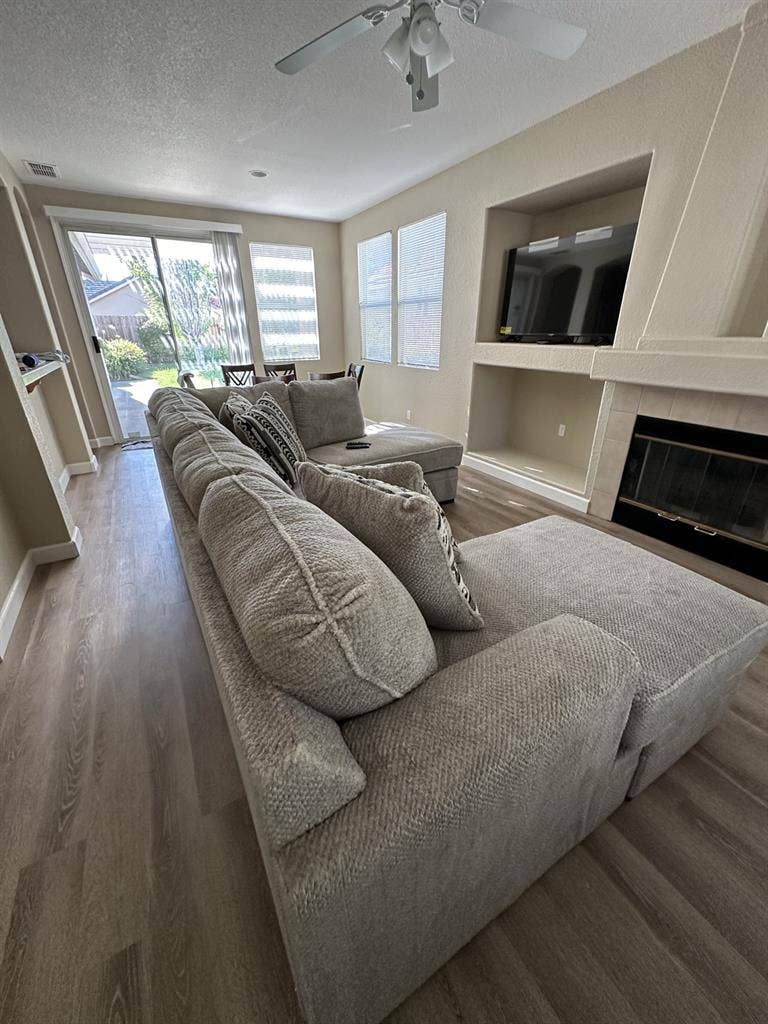 Room or house available in Natomas