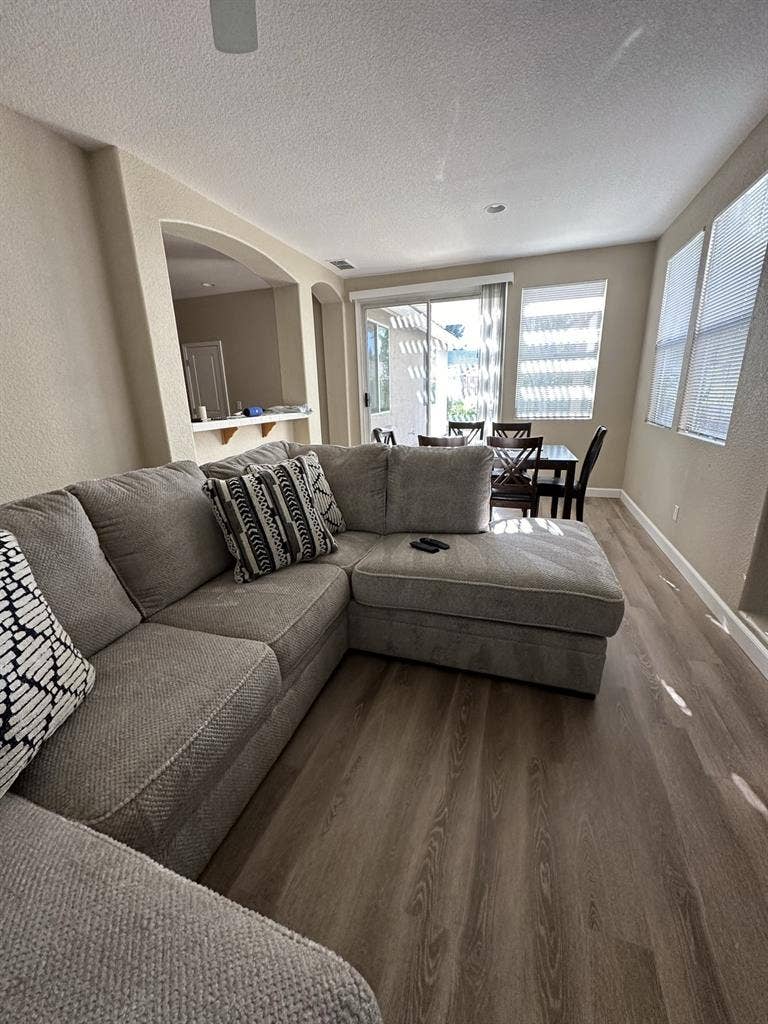 Room or house available in Natomas
