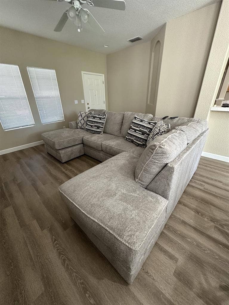 Room or house available in Natomas