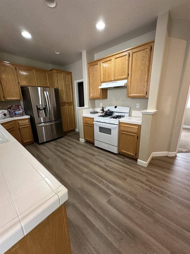 Room or house available in Natomas