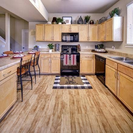 4 bedroom apt - per room rental