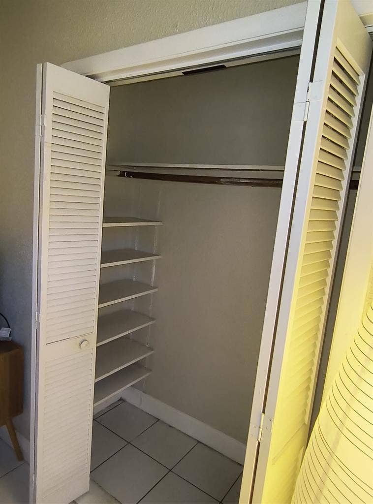 Spacious room min from the beach!