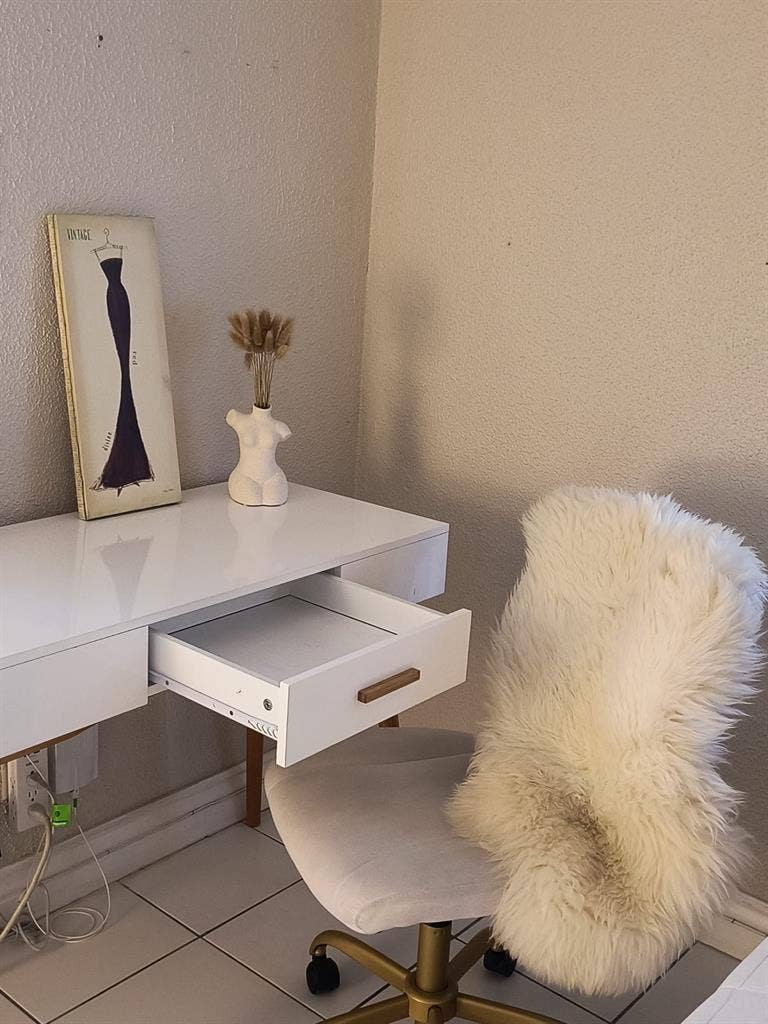 Spacious room min from the beach!