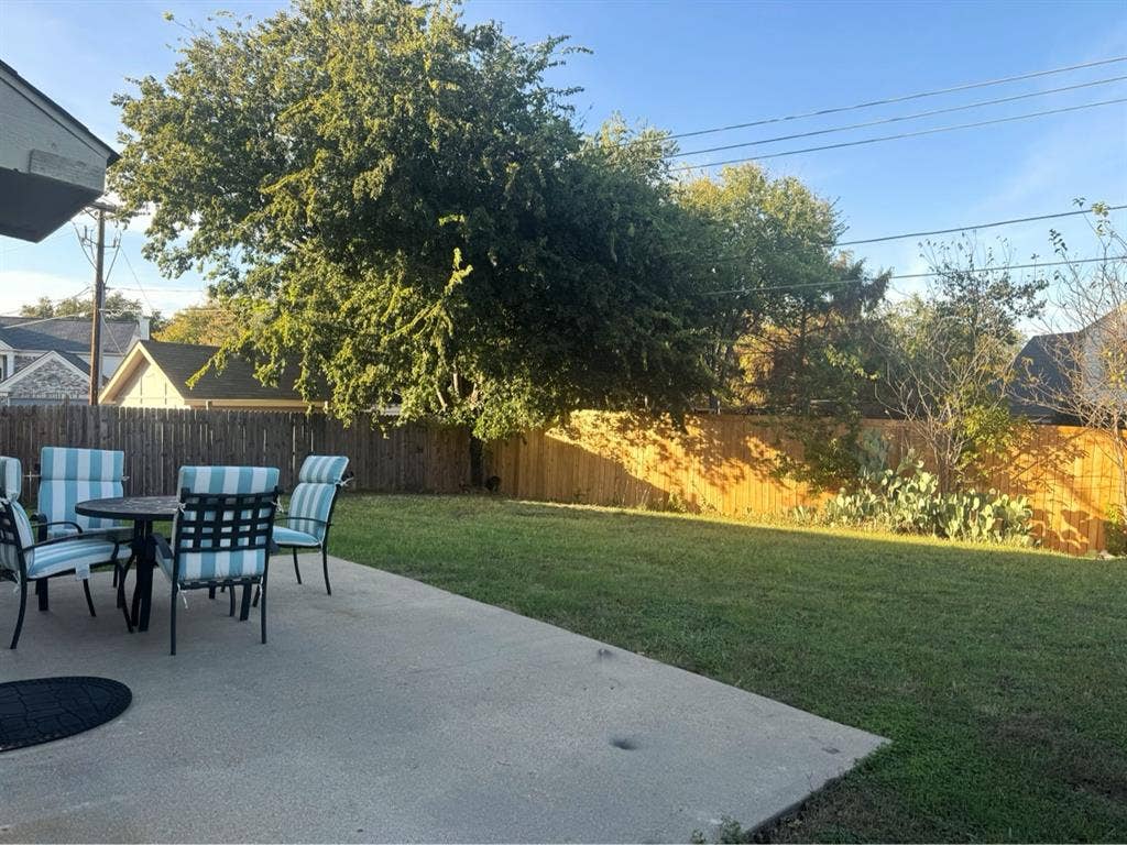 LOOKING FOR A ROOMMATE!