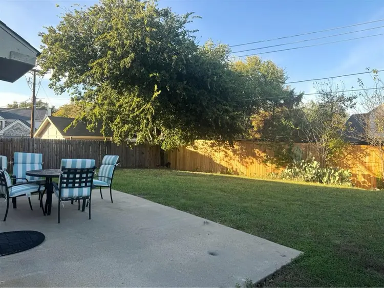 LOOKING FOR A ROOMMATE!