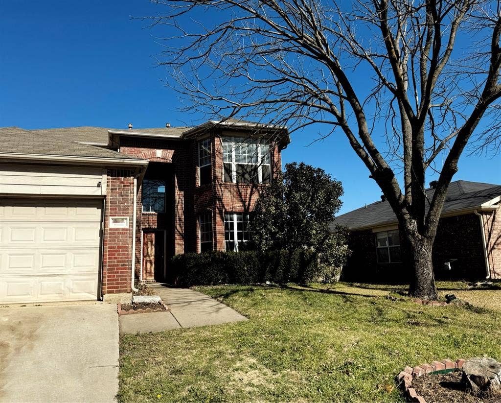 LOOKING FOR A ROOMMATE!