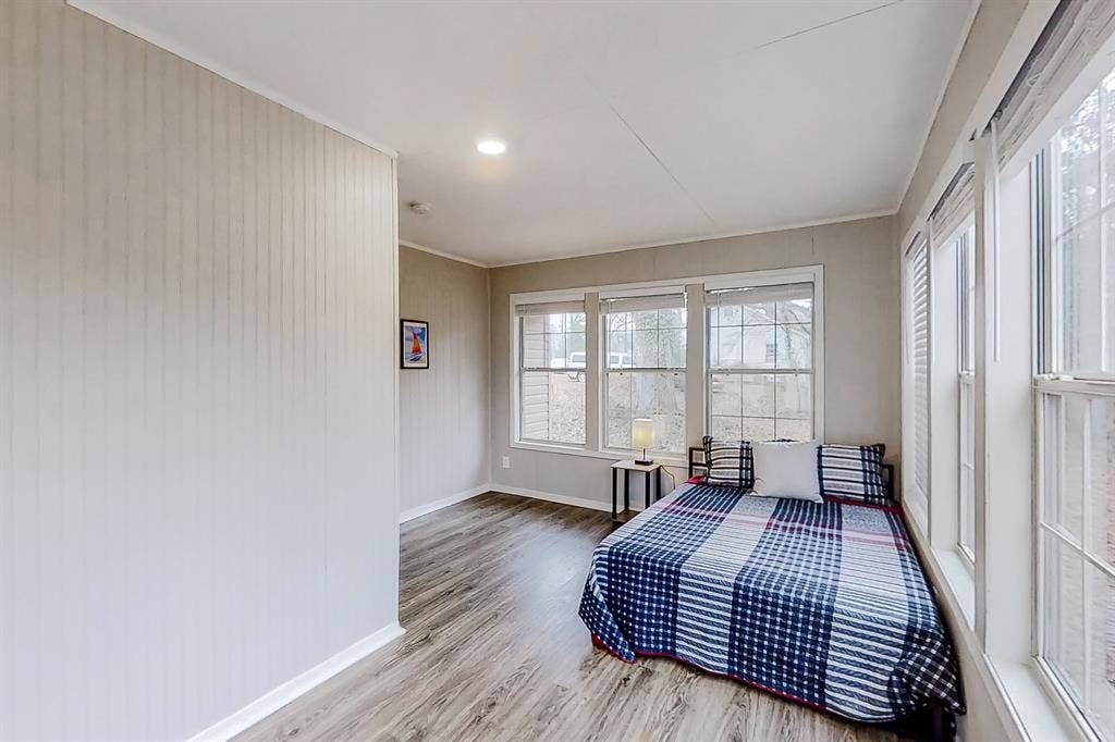 6 BR in Jonesboro