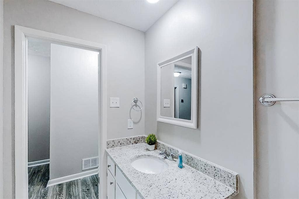 6 BR in Jonesboro