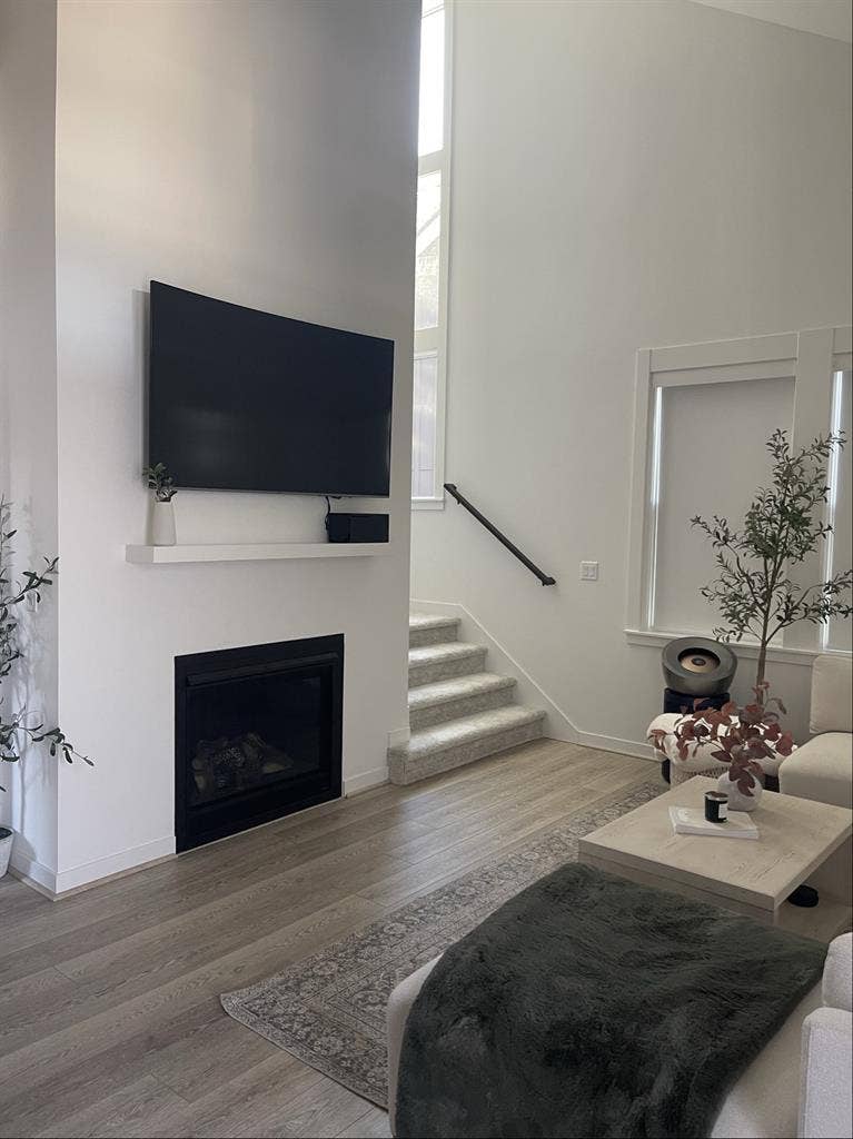 Looking for a female housemate!