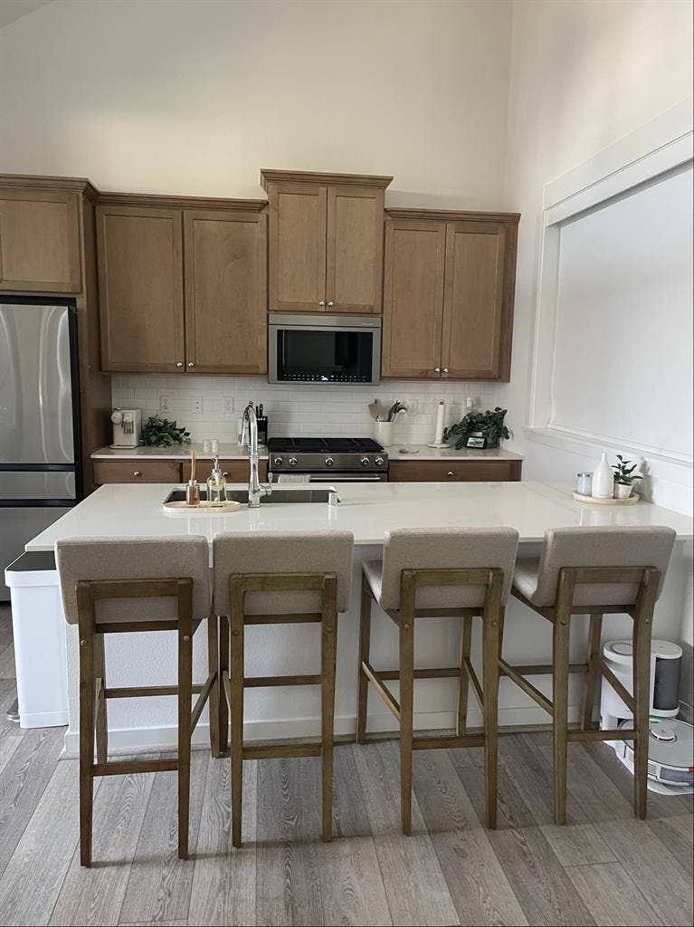 Looking for a female housemate!