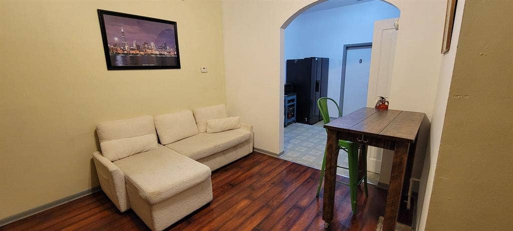 2 BR in Chicago
